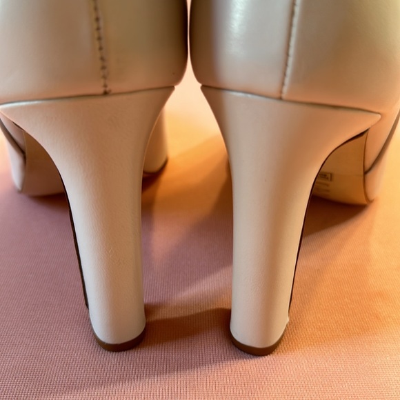 New Larroude Hand Made Leather Boots. Bone. Size 9. - Picture 6 of 9